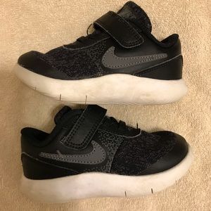 Nike toddler shoe size 7c